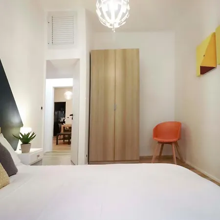 Casaviva - Modern Trilo In Carmine