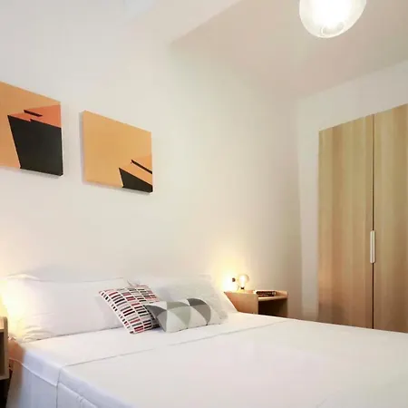 Casaviva - Modern Trilo In Carmine Apartmán